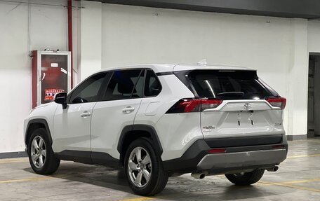 Toyota RAV4, 2022 год, 2 490 000 рублей, 4 фотография