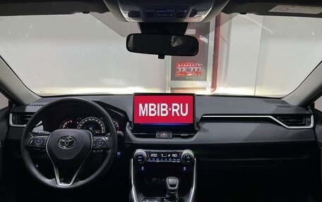 Toyota RAV4, 2022 год, 2 490 000 рублей, 13 фотография