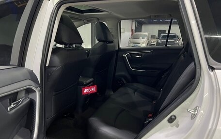 Toyota RAV4, 2022 год, 2 490 000 рублей, 20 фотография