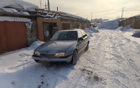 Opel Omega A, 1989 год, 135 000 рублей, 1 фотография