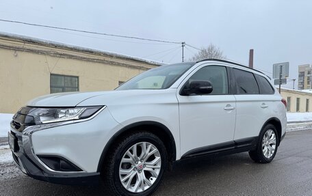 Mitsubishi Outlander III рестайлинг 3, 2020 год, 2 249 000 рублей, 2 фотография