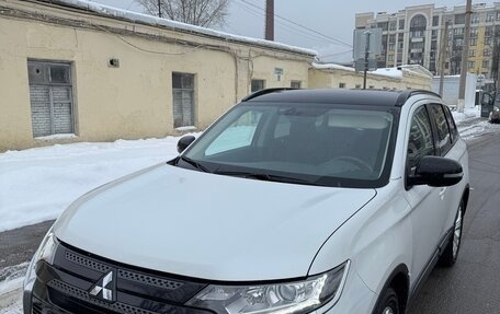 Mitsubishi Outlander III рестайлинг 3, 2020 год, 2 249 000 рублей, 10 фотография