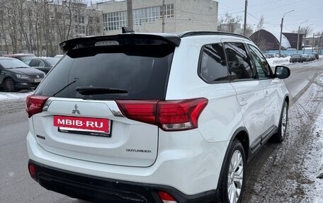 Mitsubishi Outlander III рестайлинг 3, 2020 год, 2 249 000 рублей, 5 фотография