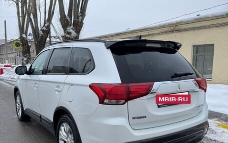 Mitsubishi Outlander III рестайлинг 3, 2020 год, 2 249 000 рублей, 4 фотография