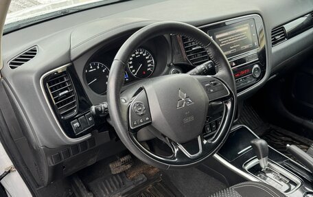 Mitsubishi Outlander III рестайлинг 3, 2020 год, 2 249 000 рублей, 13 фотография