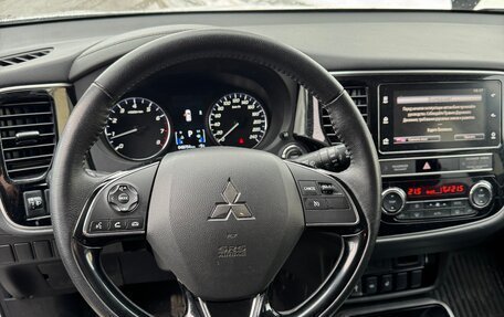 Mitsubishi Outlander III рестайлинг 3, 2020 год, 2 249 000 рублей, 14 фотография