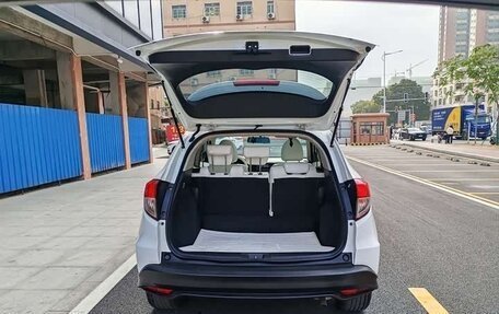 Honda Vezel, 2022 год, 1 750 000 рублей, 10 фотография