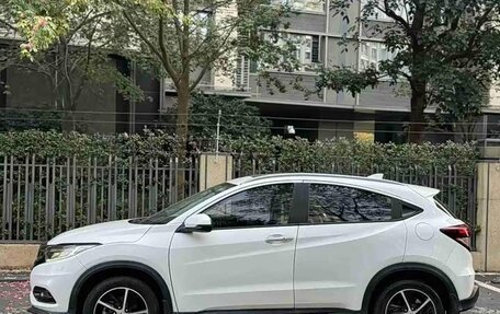 Honda Vezel, 2022 год, 1 750 000 рублей, 5 фотография