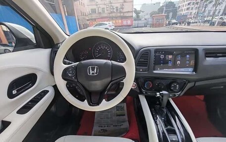 Honda Vezel, 2022 год, 1 750 000 рублей, 14 фотография