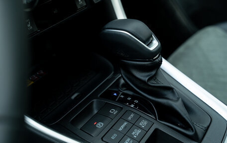 Toyota RAV4, 2025 год, 4 290 000 рублей, 27 фотография