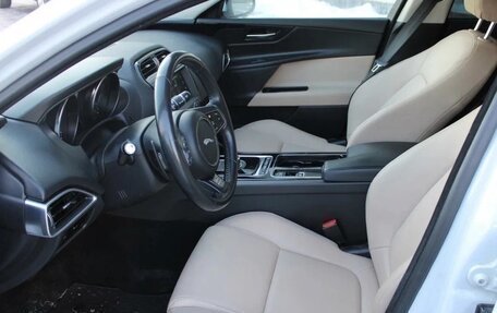 Jaguar XE I рестайлинг, 2018 год, 2 700 000 рублей, 4 фотография