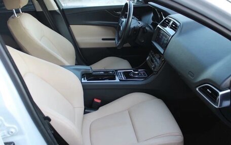 Jaguar XE I рестайлинг, 2018 год, 2 700 000 рублей, 5 фотография