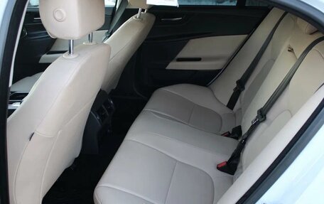 Jaguar XE I рестайлинг, 2018 год, 2 700 000 рублей, 15 фотография