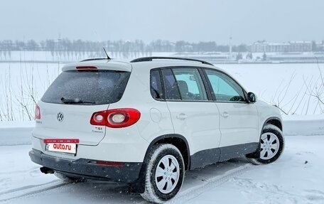 Volkswagen Tiguan I, 2011 год, 829 000 рублей, 3 фотография