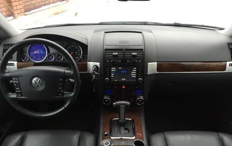 Volkswagen Touareg III, 2007 год, 1 550 000 рублей, 2 фотография