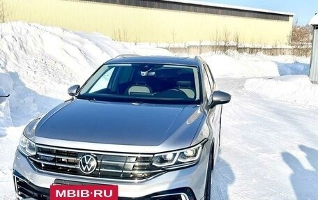 Volkswagen Tiguan II, 2021 год, 3 790 000 рублей, 4 фотография