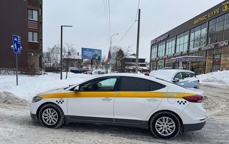 Hyundai Elantra VI рестайлинг, 2017 год, 799 999 рублей, 3 фотография