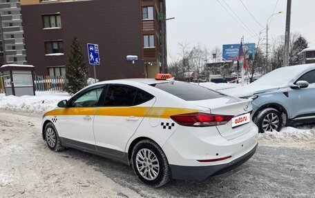 Hyundai Elantra VI рестайлинг, 2017 год, 799 999 рублей, 2 фотография