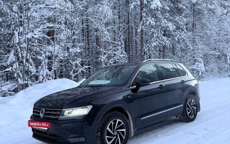 Volkswagen Tiguan II, 2018 год, 2 390 000 рублей, 3 фотография