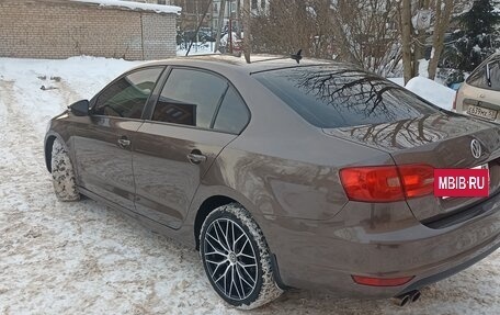 Volkswagen Jetta VI, 2011 год, 880 000 рублей, 3 фотография