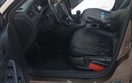 Volkswagen Jetta VI, 2011 год, 880 000 рублей, 16 фотография