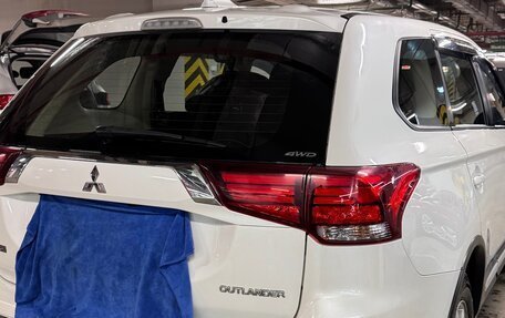 Mitsubishi Outlander III рестайлинг 3, 2019 год, 1 500 000 рублей, 4 фотография