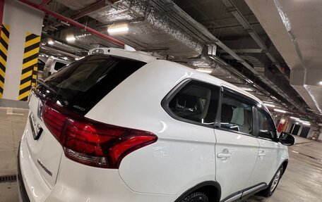 Mitsubishi Outlander III рестайлинг 3, 2019 год, 1 500 000 рублей, 11 фотография