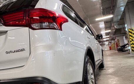 Mitsubishi Outlander III рестайлинг 3, 2019 год, 1 500 000 рублей, 10 фотография