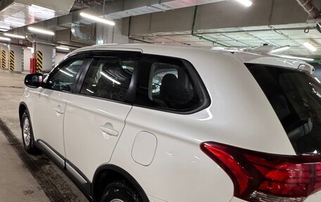 Mitsubishi Outlander III рестайлинг 3, 2019 год, 1 500 000 рублей, 16 фотография