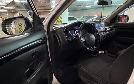 Mitsubishi Outlander III рестайлинг 3, 2019 год, 1 500 000 рублей, 19 фотография