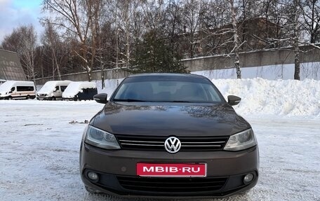 Volkswagen Jetta VI, 2013 год, 950 000 рублей, 1 фотография