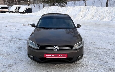 Volkswagen Jetta VI, 2013 год, 950 000 рублей, 2 фотография