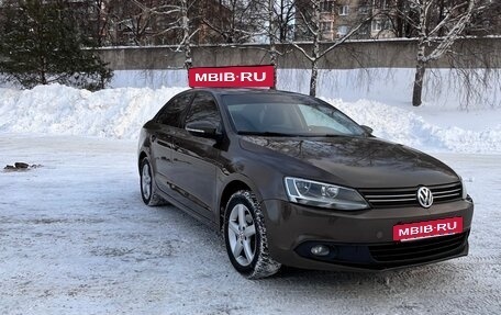 Volkswagen Jetta VI, 2013 год, 950 000 рублей, 3 фотография