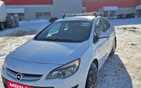Opel Astra J, 2014 год, 890 000 рублей, 2 фотография