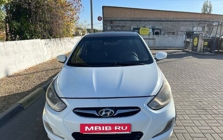 Hyundai Solaris II рестайлинг, 2011 год, 540 000 рублей, 2 фотография
