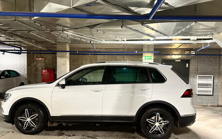 Volkswagen Tiguan II, 2018 год, 2 990 000 рублей, 6 фотография