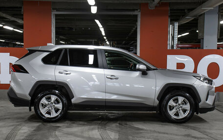 Toyota RAV4, 2021 год, 2 849 000 рублей, 4 фотография