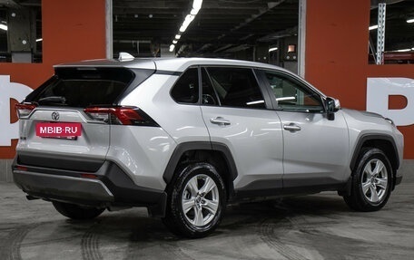 Toyota RAV4, 2021 год, 2 849 000 рублей, 5 фотография