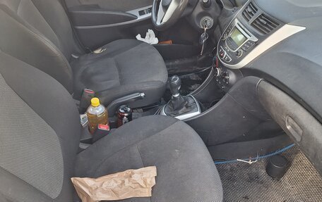 Hyundai Solaris II рестайлинг, 2012 год, 329 000 рублей, 9 фотография