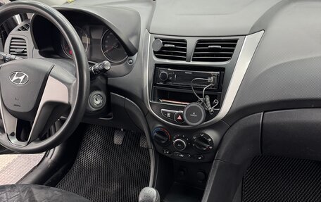 Hyundai Solaris II рестайлинг, 2015 год, 800 000 рублей, 14 фотография