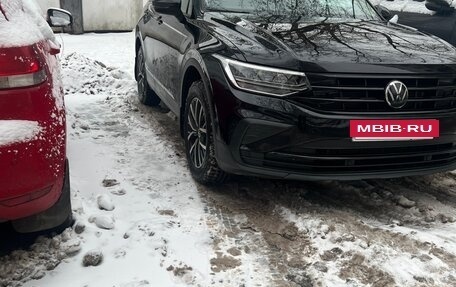 Volkswagen Tiguan II, 2021 год, 2 940 000 рублей, 3 фотография