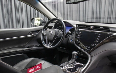 Toyota Camry, 2021 год, 3 498 000 рублей, 10 фотография