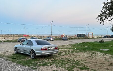 Mercedes-Benz E-Класс, 2001 год, 780 000 рублей, 2 фотография