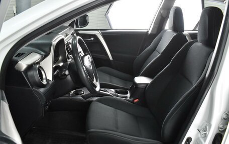 Toyota RAV4, 2015 год, 1 880 000 рублей, 10 фотография