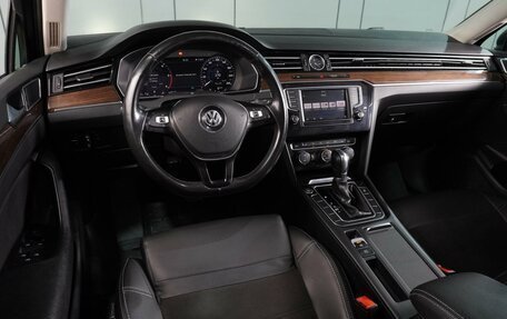 Volkswagen Passat B8 рестайлинг, 2017 год, 1 799 000 рублей, 6 фотография