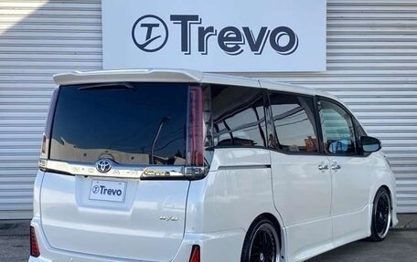 Toyota Noah III, 2021 год, 1 940 000 рублей, 5 фотография