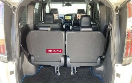 Toyota Noah III, 2021 год, 1 940 000 рублей, 12 фотография