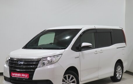 Toyota Noah III, 2015 год, 1 690 000 рублей, 1 фотография