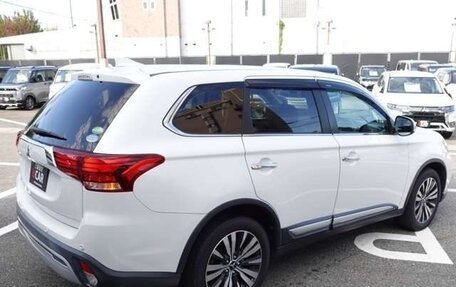 Mitsubishi Outlander III рестайлинг 3, 2020 год, 1 956 000 рублей, 3 фотография