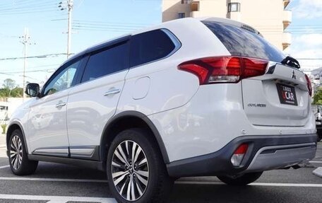 Mitsubishi Outlander III рестайлинг 3, 2020 год, 1 956 000 рублей, 6 фотография